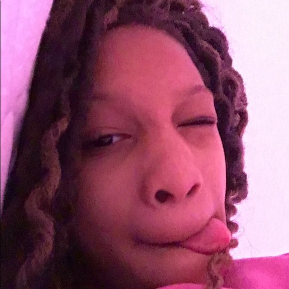 Meet your Posher, Salena - Picture 1 of 1